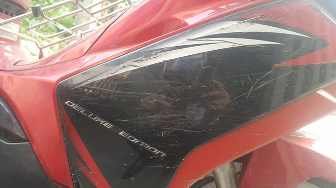 Cô gái bỗng dưng phát hiện mình bị vu khống trên MXH chỉ vì mặc áo trễ vai đi trên đường